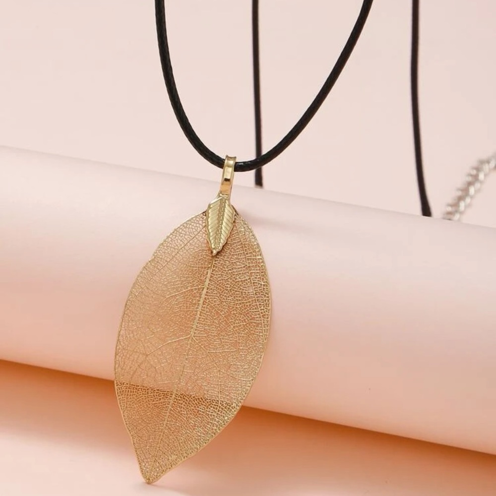 🍃 Awesome Metallic Leaf Necklace 🍃